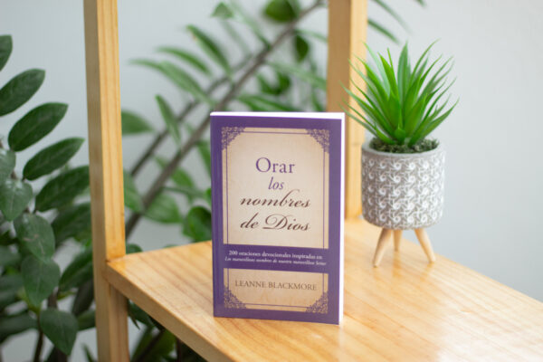 Orar los Nombres de Dios (Bolsillo)