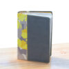 Santa Biblia NTV Letra Grande, Edicion Compacta, Sentipiel duotono, gris y amarillo