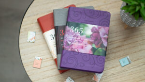 365 Oraciones de Bolsillo para Madres (Morado)