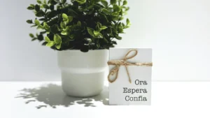 Bloque de Madera – Ora Espera Confía