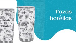 Tazas y botellas con afirmaciones bíblicas en diseño moderno.