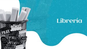 Portavasos con marcadores decorado con frases cristianas inspiradoras en estilo moderno.