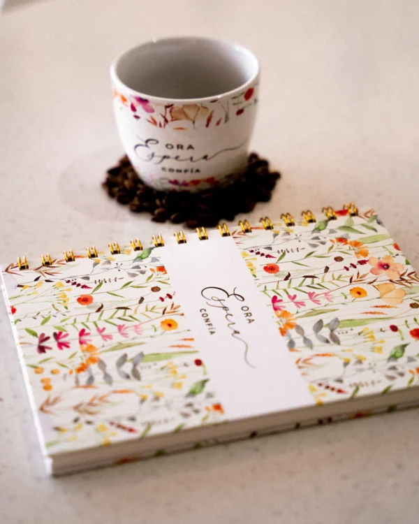 Taza “Ora, espera, confía” | Colección Elegance